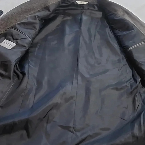 Men's Versini Coat, Black/Tan, Size 46 Long, Pre-Owned - Picture 6 of 9